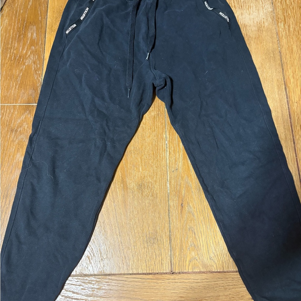 Hollister Women's Black Jogger Pants
MUST PAY SHIPPING